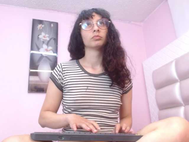 minene-mikami live cam on BongaCams