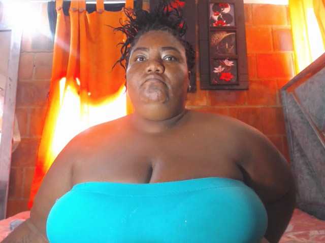 bustyboobsxxll live cam on BongaCams