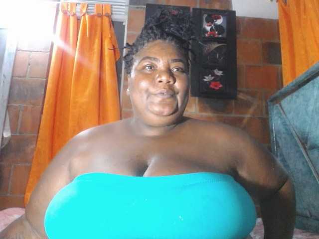 bustyboobsxxll live cam on BongaCams