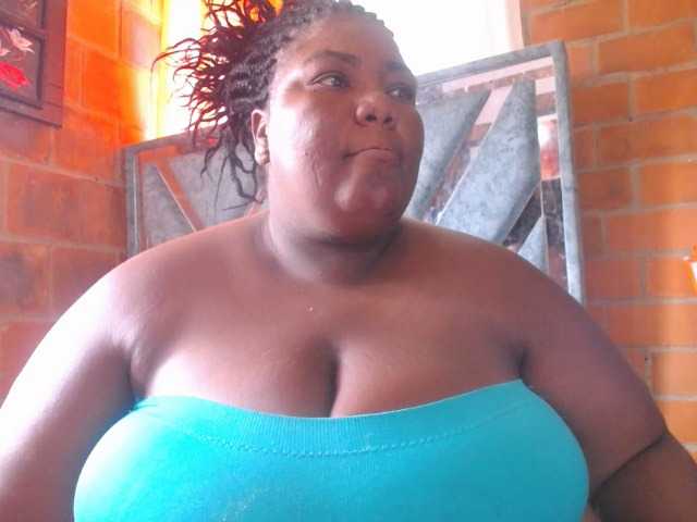 bustyboobsxxll live cam on BongaCams