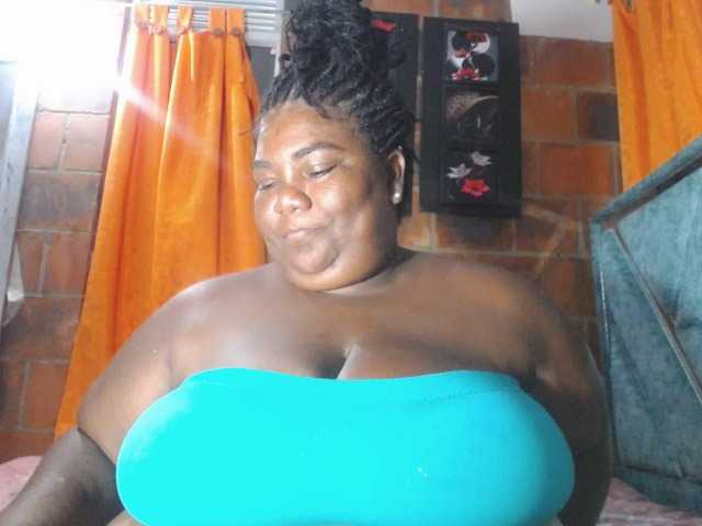 bustyboobsxxll live cam on BongaCams