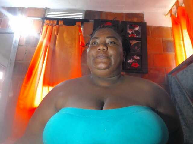 bustyboobsxxll live cam on BongaCams