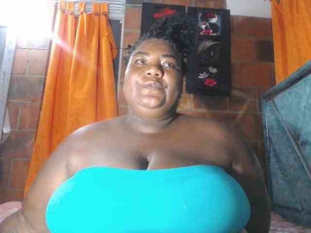 bustyboobsxxll Live Webcam on BongaCams