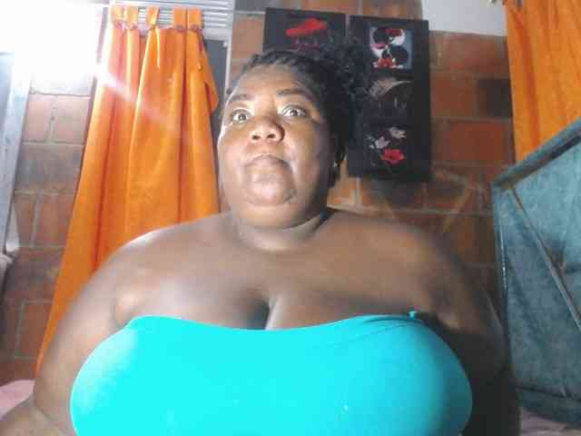 bustyboobsxxll webcam