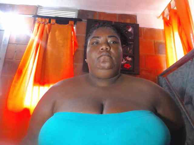 bustyboobsxxll webcam