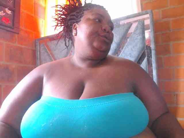 bustyboobsxxll webcam
