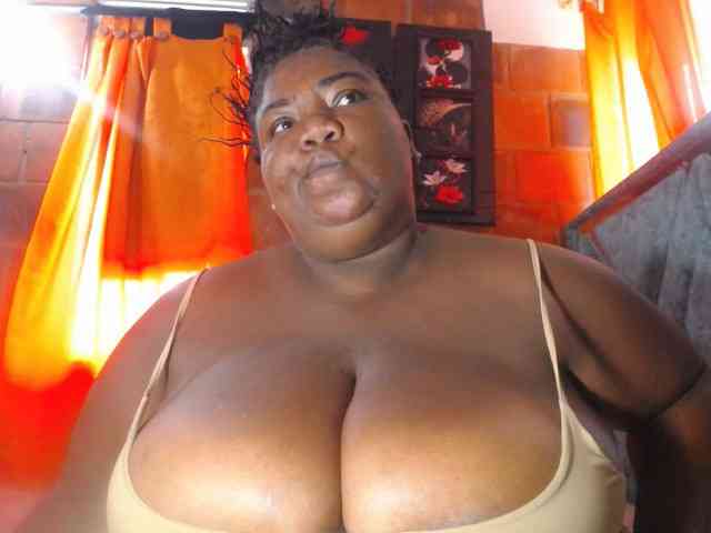 bustyboobsxxll webcam