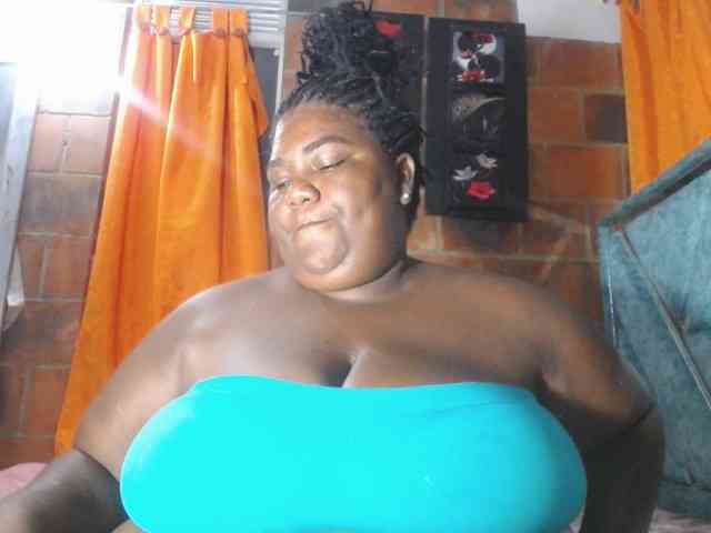 bustyboobsxxll Live Webcam on BongaCams
