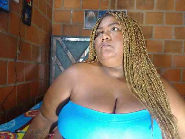 bustyboobsxxll Live Webcam on BongaCams