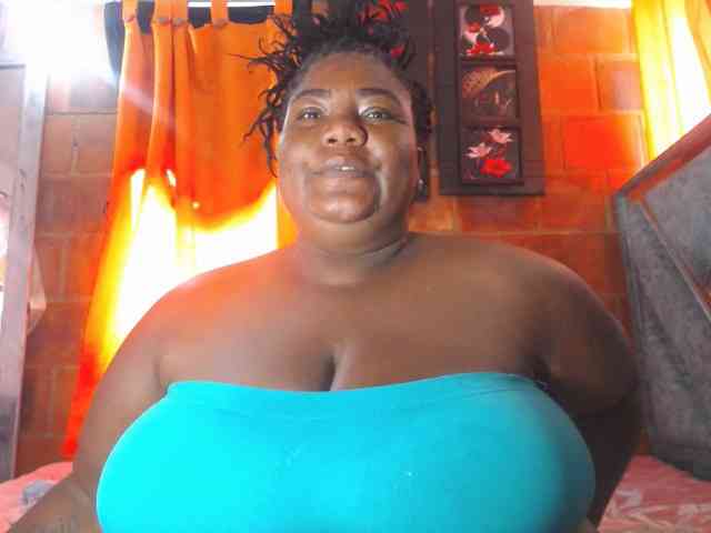 bustyboobsxxll webcam