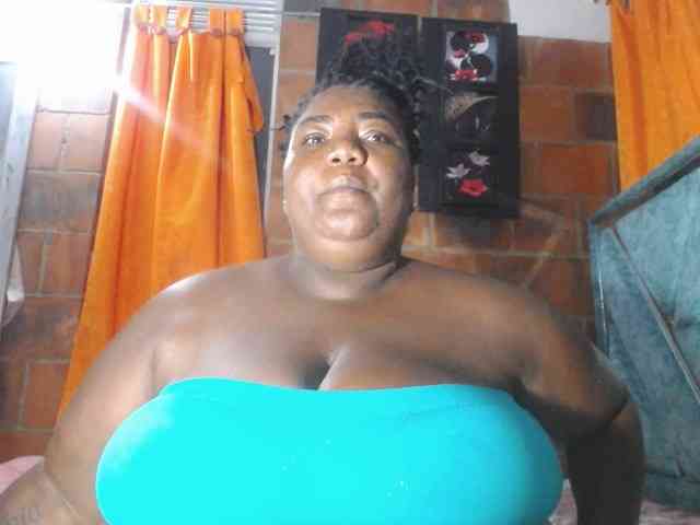 bustyboobsxxll Live Webcam on BongaCams