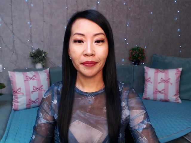 le modèle RoseFlow est en webcam porno dans un show sur le site bongacams, il possède les tags suivants: Asian,Brunette,Shaved