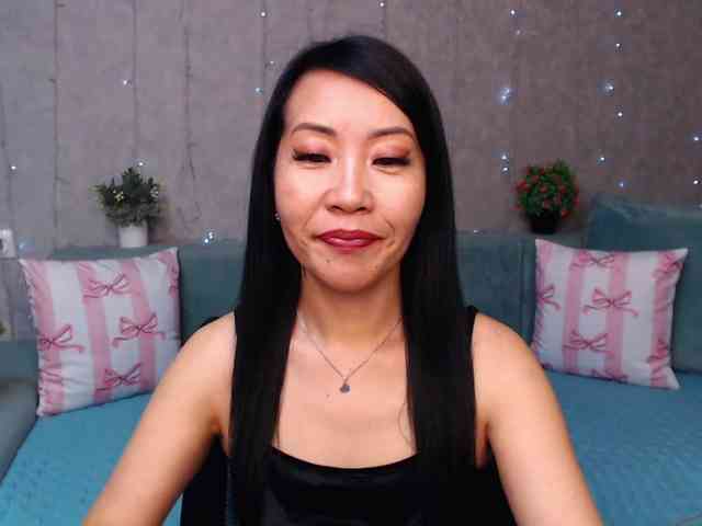 Roseflow's cam show statistics and live stream