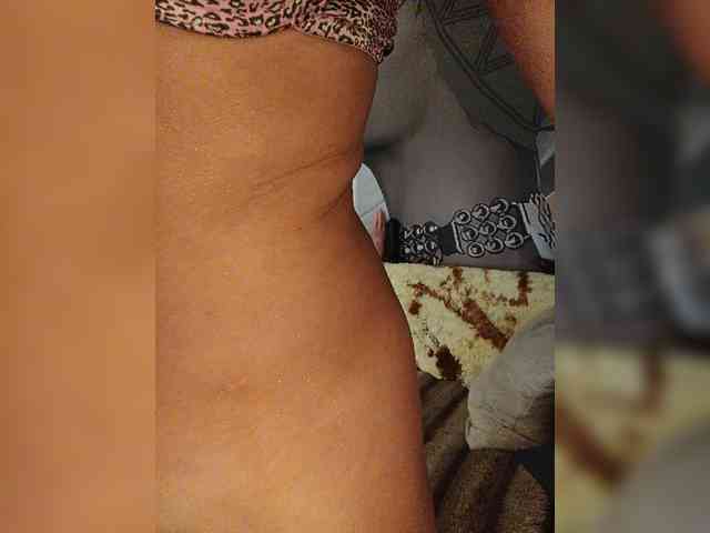 DianaAhTender webcam