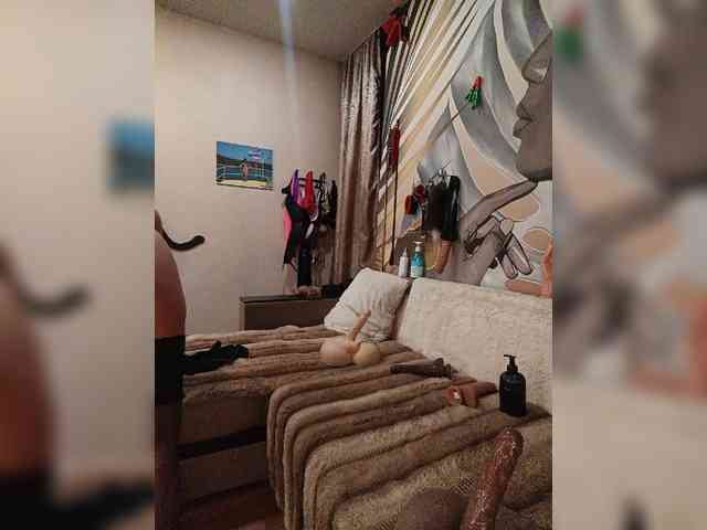 DianaAhTender webcam