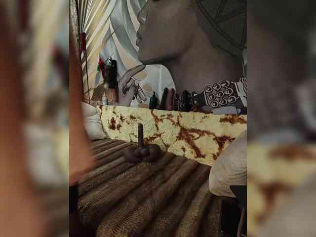 DianaAhTender webcam