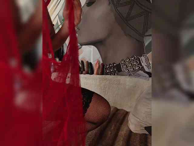 DianaAhTender webcam