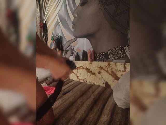 DianaAhTender webcam