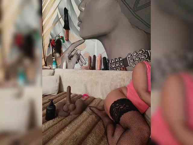 DianaAhTender webcam