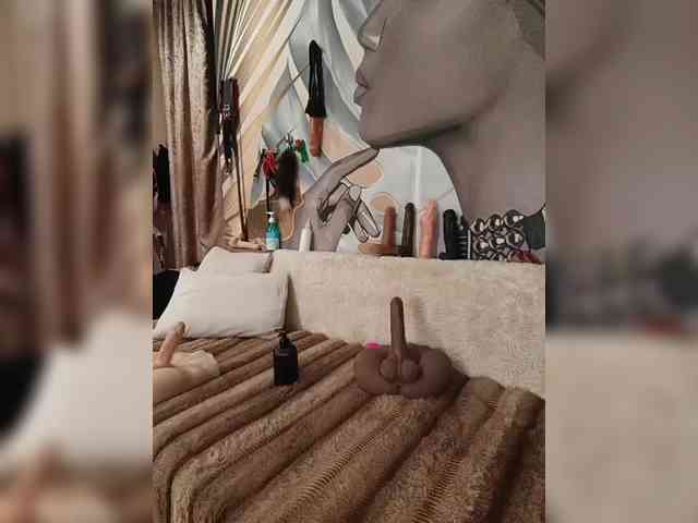 DianaAhTender webcam