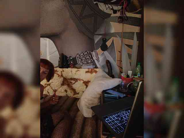 DianaAhTender webcam