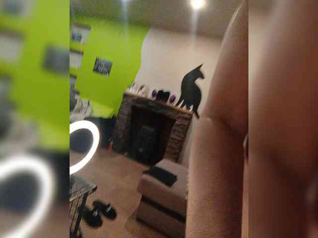 DianaAhTender webcam
