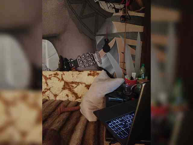 DianaAhTender webcam