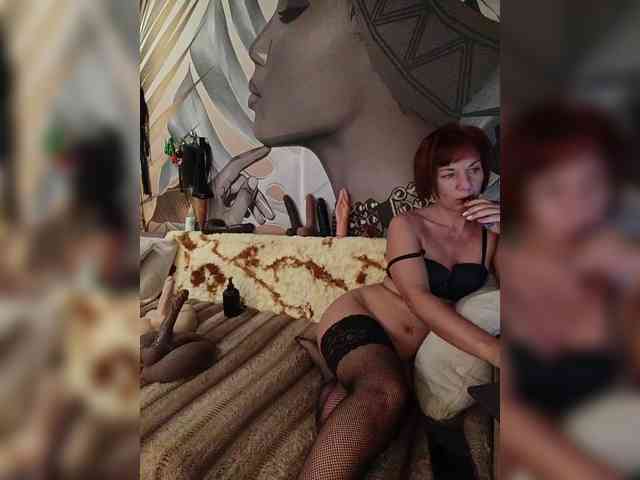 DianaAhTender webcam