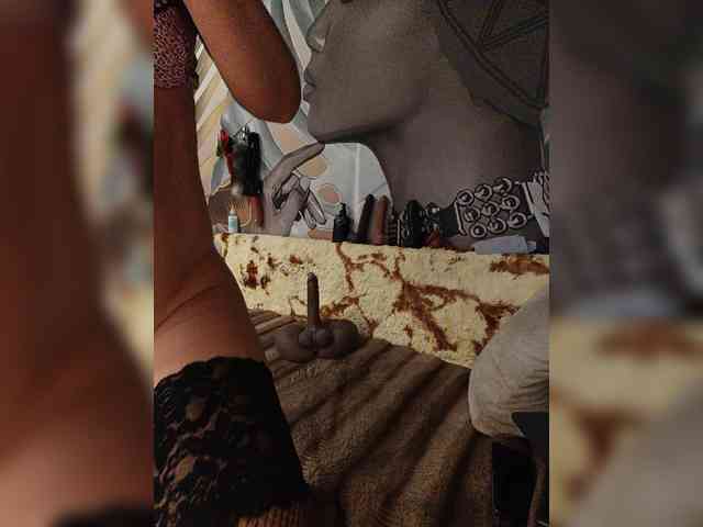 DianaAhTender webcam