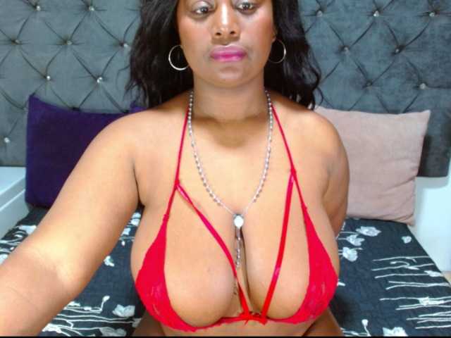 BIGTITSEBONY live cam on BongaCams