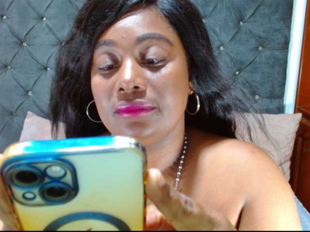 BIGTITSEBONY live cam on BongaCams
