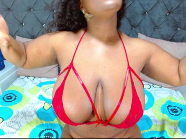 BIGTITSEBONY live cam on BongaCams