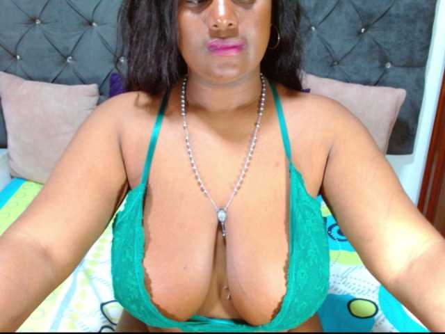 BIGTITSEBONY live cam on BongaCams