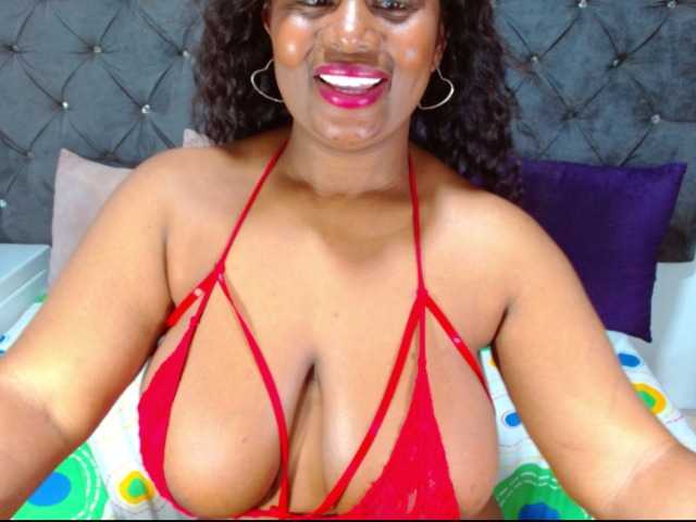 BIGTITSEBONY live webcam show