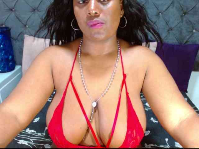 BIGTITSEBONY webcam