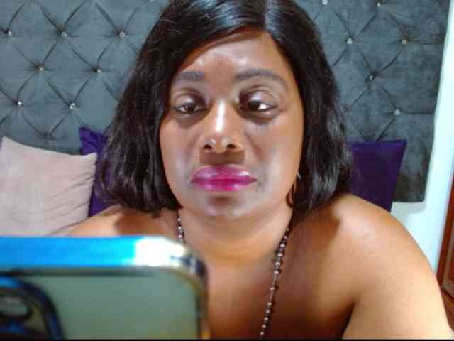 BIGTITSEBONY webcam