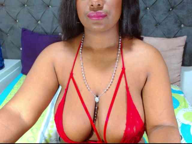 BIGTITSEBONY webcam