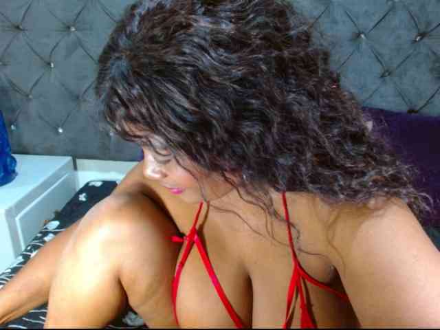 BIGTITSEBONY webcam