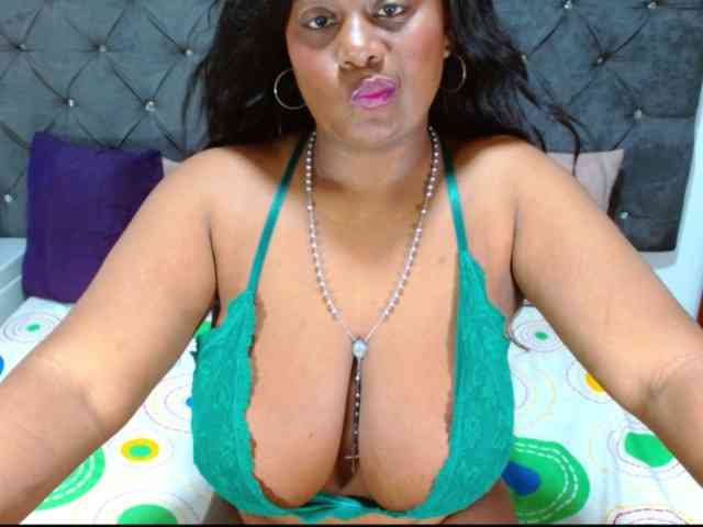 Modelo: BIGTITSEBONY