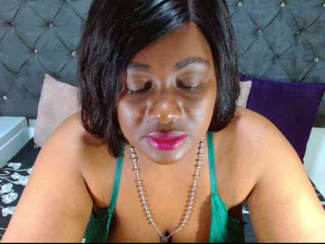 BIGTITSEBONY webcam