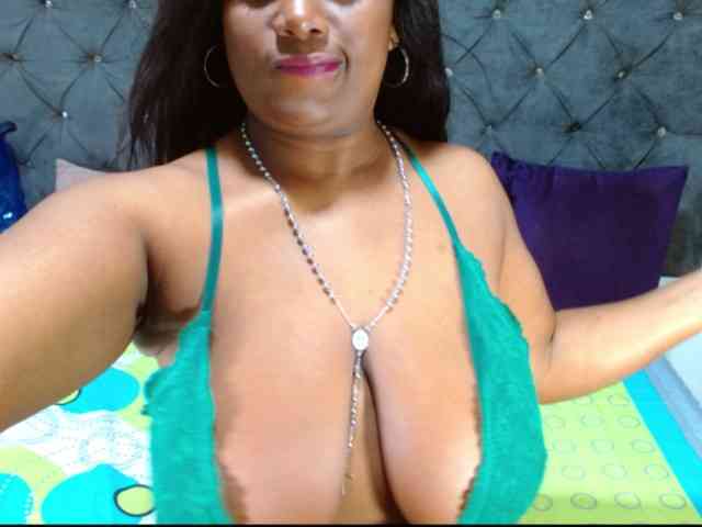 BIGTITSEBONY