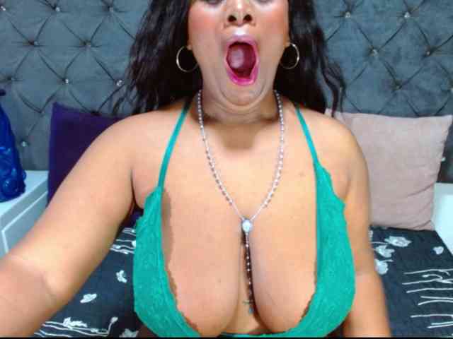 BIGTITSEBONY webcam