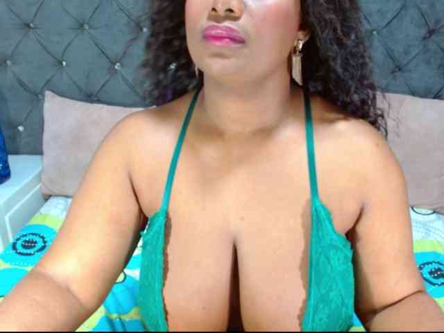 BIGTITSEBONY webcam