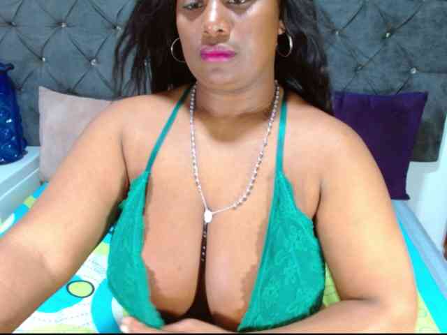 BIGTITSEBONY