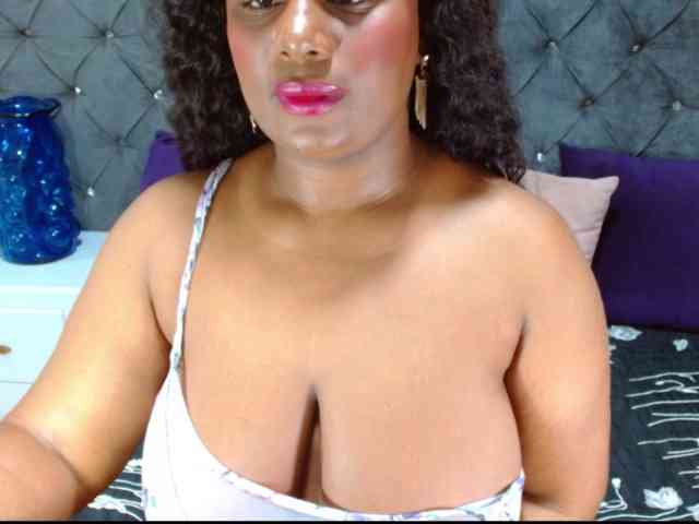 BIGTITSEBONY webcam