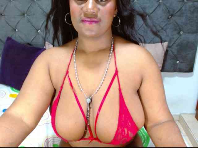 BIGTITSEBONY webcam