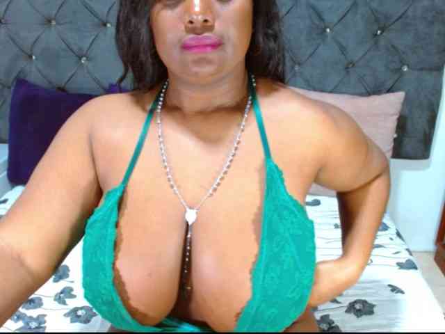 BIGTITSEBONY