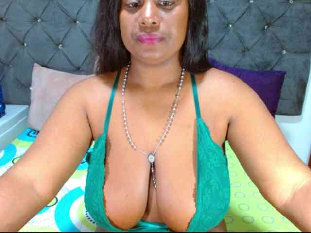 BIGTITSEBONY