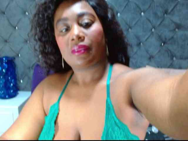 BIGTITSEBONY webcam