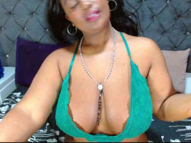 BIGTITSEBONY BIGTITSEBONY